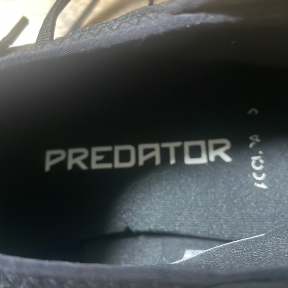 Brand new- never worn Adidas Predator soccer cleats - Picture 4 of 6